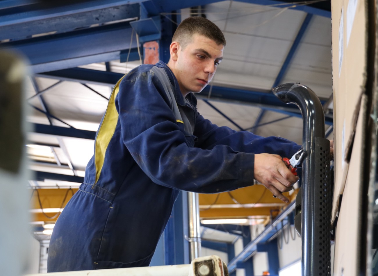 Technicien sur tracteur New Holland