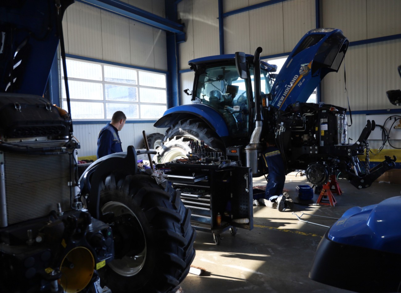 Tracteur dans l'atelier
